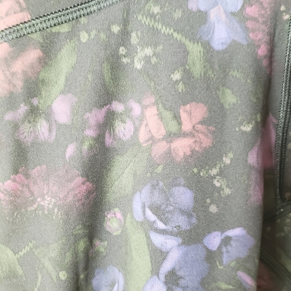 Lululemon Muted Floral Print Capri Leggings-Size 4 - Picture 4 of 10
